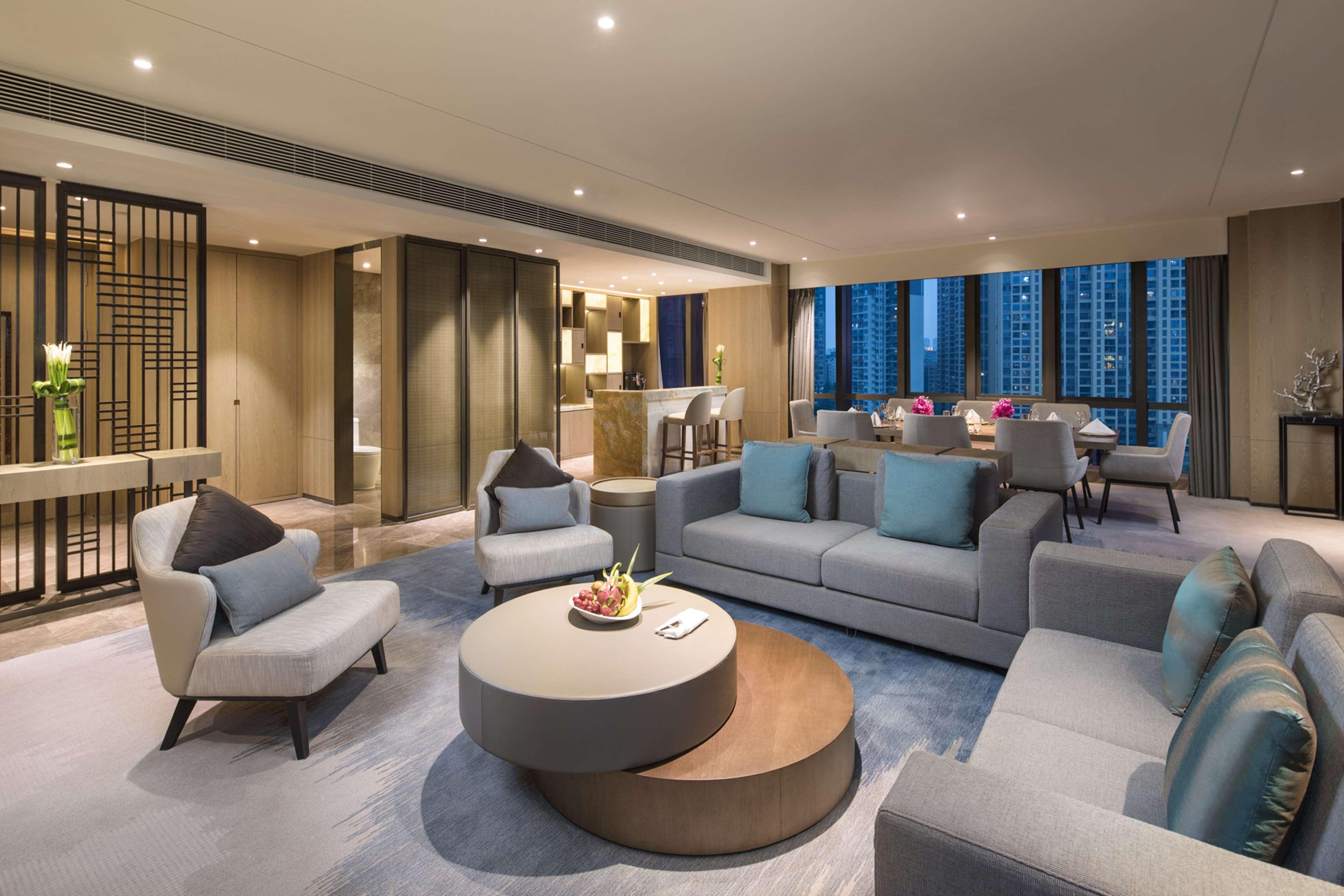 Doubletree By Hilton Hotel Shenzhen Longhua, Near Huawei, Foxcnn, Shenzhen North Railway, Uniwalk & Uniworld Shopping Mall, Sam'S Club Екстер'єр фото